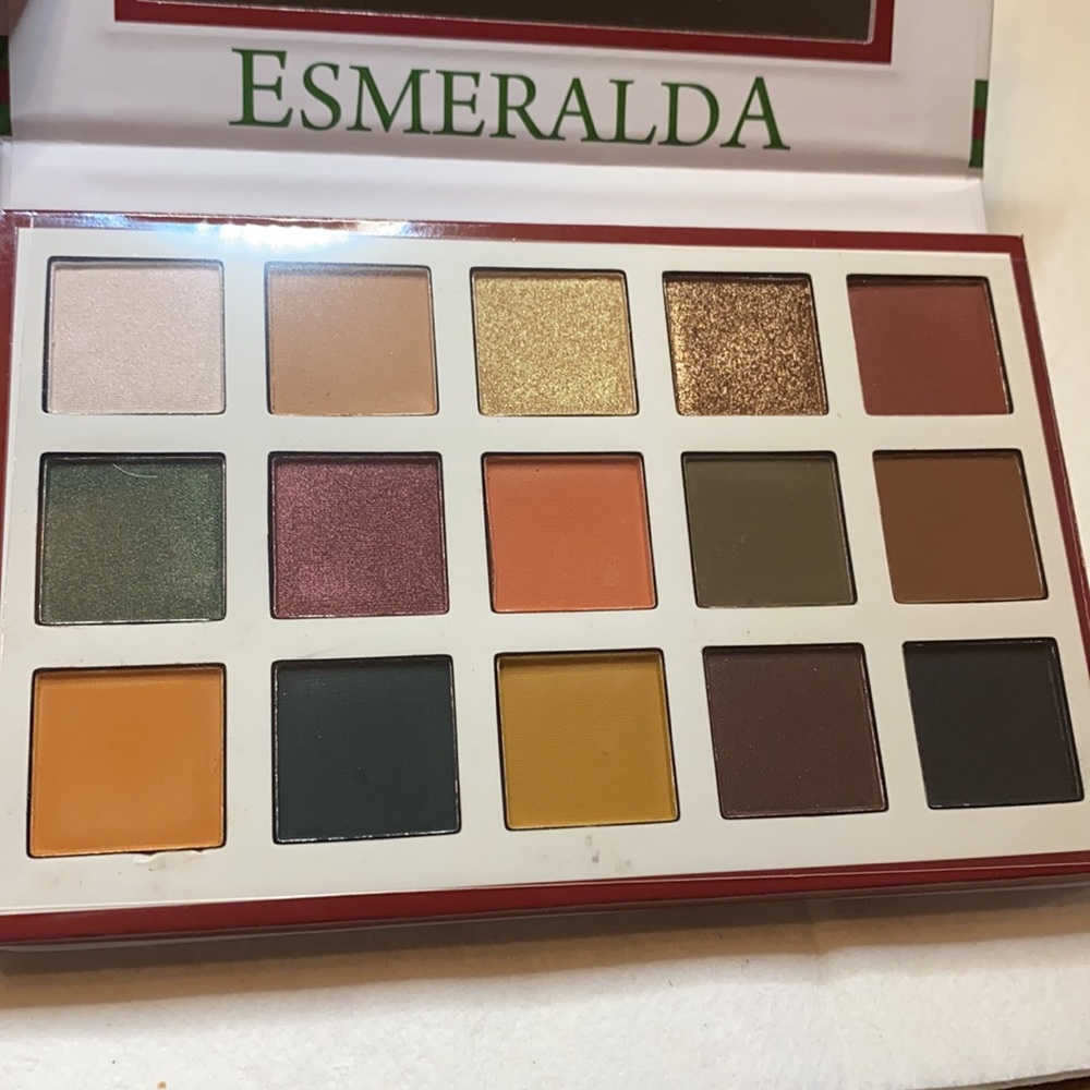 Esmeralda by Beauty Creations Eyeshadow Palette